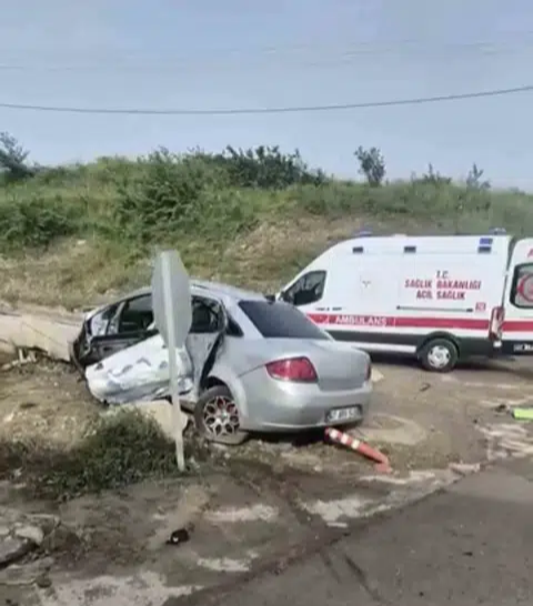 Kandıra - İzmit yolu Çubuklu mevkiinde kaza 3 yaralı