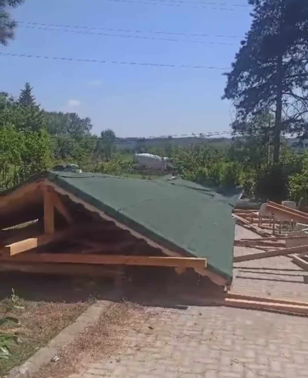 Cenazede Sundurma Çöktü 3 Kişi Yaralandı 
