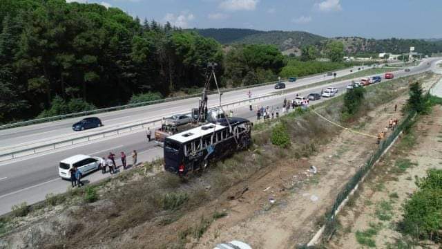  Çanakkale'ye Giden Gezi Otobüsü Devrildi 1 Kişi Hayatını Kaybetti 