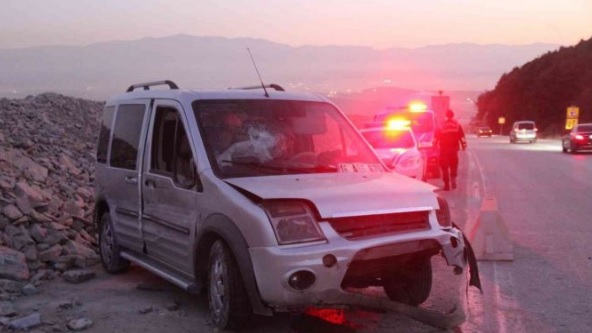 Kandıra Yolunda Kaza 3 Yaralı