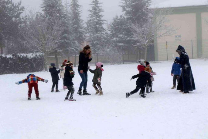 Okullar 14 Mart Pazartesi Gününe Kadar Tatil