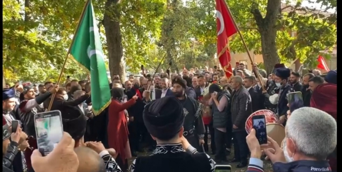 Video Haber : Kürşat Yılmaz Tahliye Oldu Kandıra'daki  Babaevinde Mehter Takımı İle Karşılandı