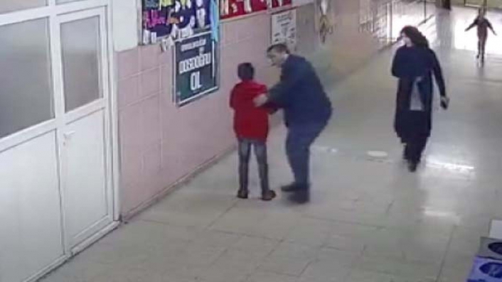 Heimlich manevrası öğrencinin hayatını kurtardı - Son Dakika Haberleri