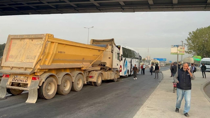 Kocaeli'de zincirleme trafik kazası: 2 yaralı - Son Dakika Haberleri