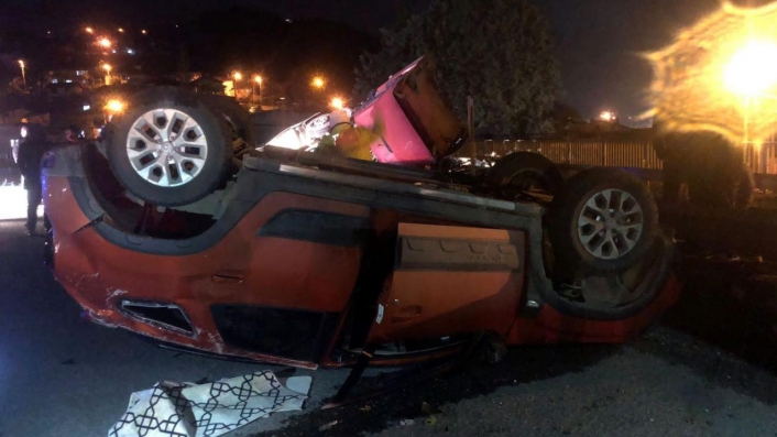 Sakarya'da otomobile çarpan tır devrildi - Son Dakika Haberleri
